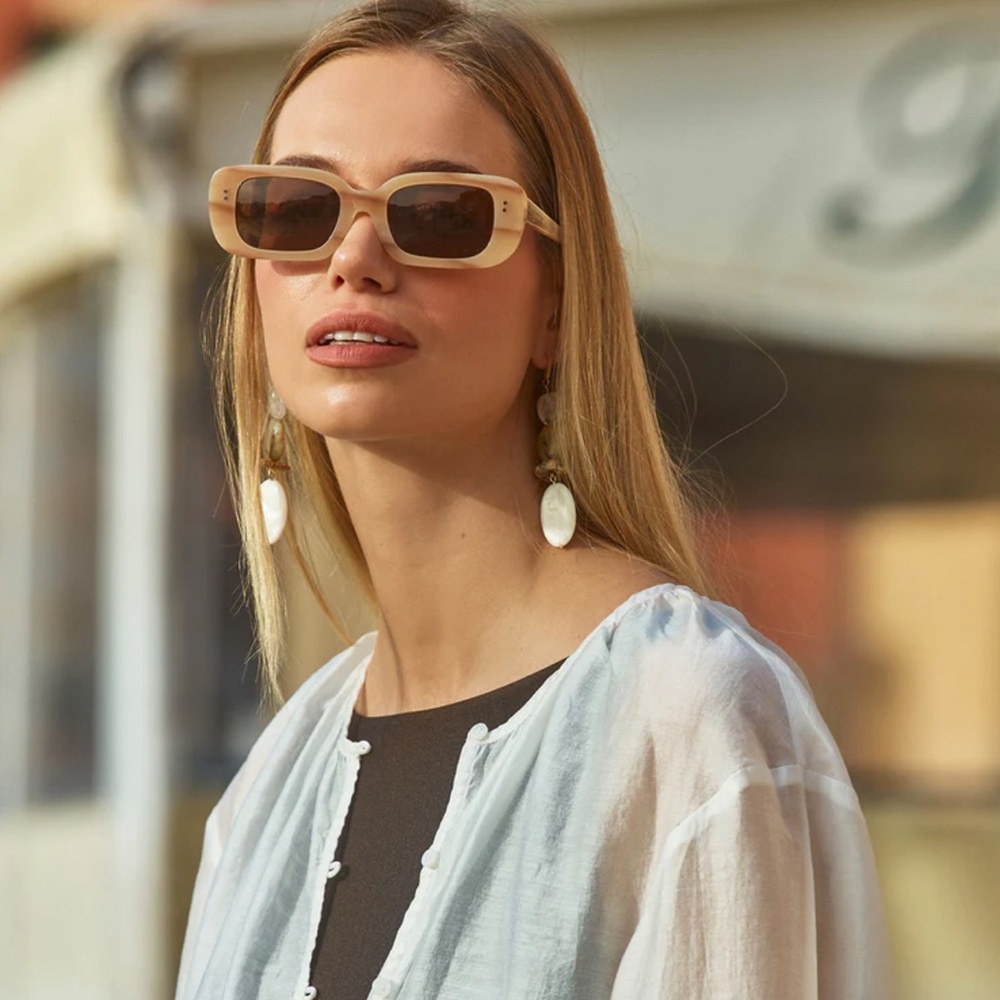 Status Anxiety Solitary Sunglasses in Blonde